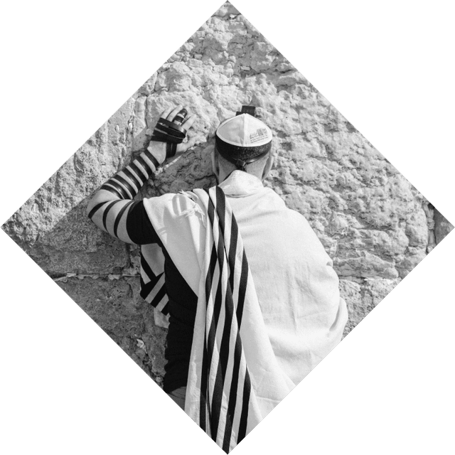 man praying at the kotel